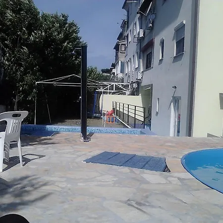 Apartment Dejan With Pools Pula