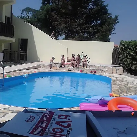 Dejan With Pools Pula