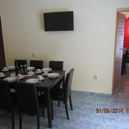 Apartment Dejan With Pools