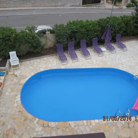 Apartment Dejan With Pools Pula