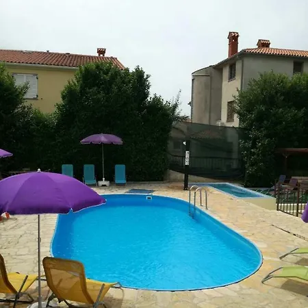 Dejan With Pools * Pula