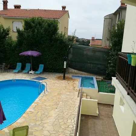 Apartment Dejan With Pools
