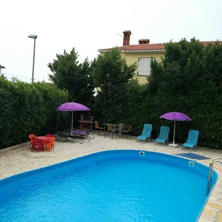 Apartment Dejan With Pools *