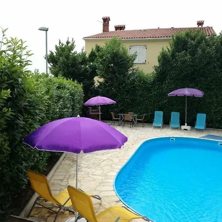 Dejan With Pools * Pula