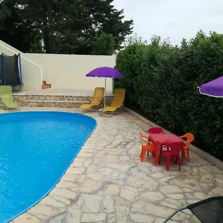 Apartment Dejan With Pools