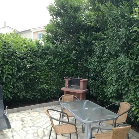 Apartment Dejan With Pools